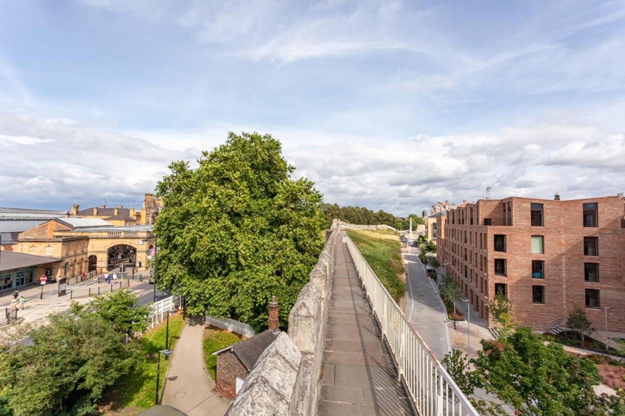 Luxury 2 Bedroom Apartment With Free Parking In The Heart Of York Esterno foto