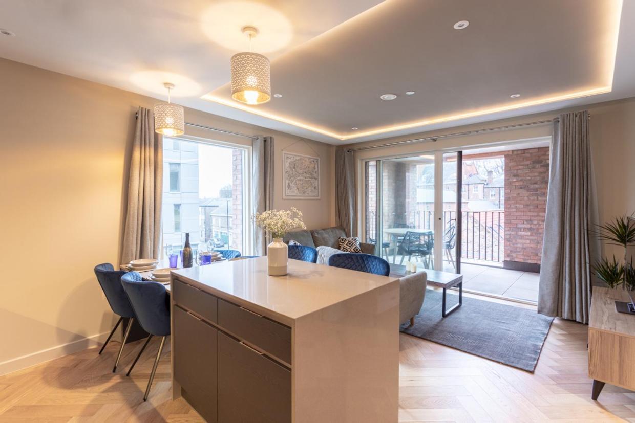 Luxury 2 Bedroom Apartment With Free Parking In The Heart Of York Esterno foto